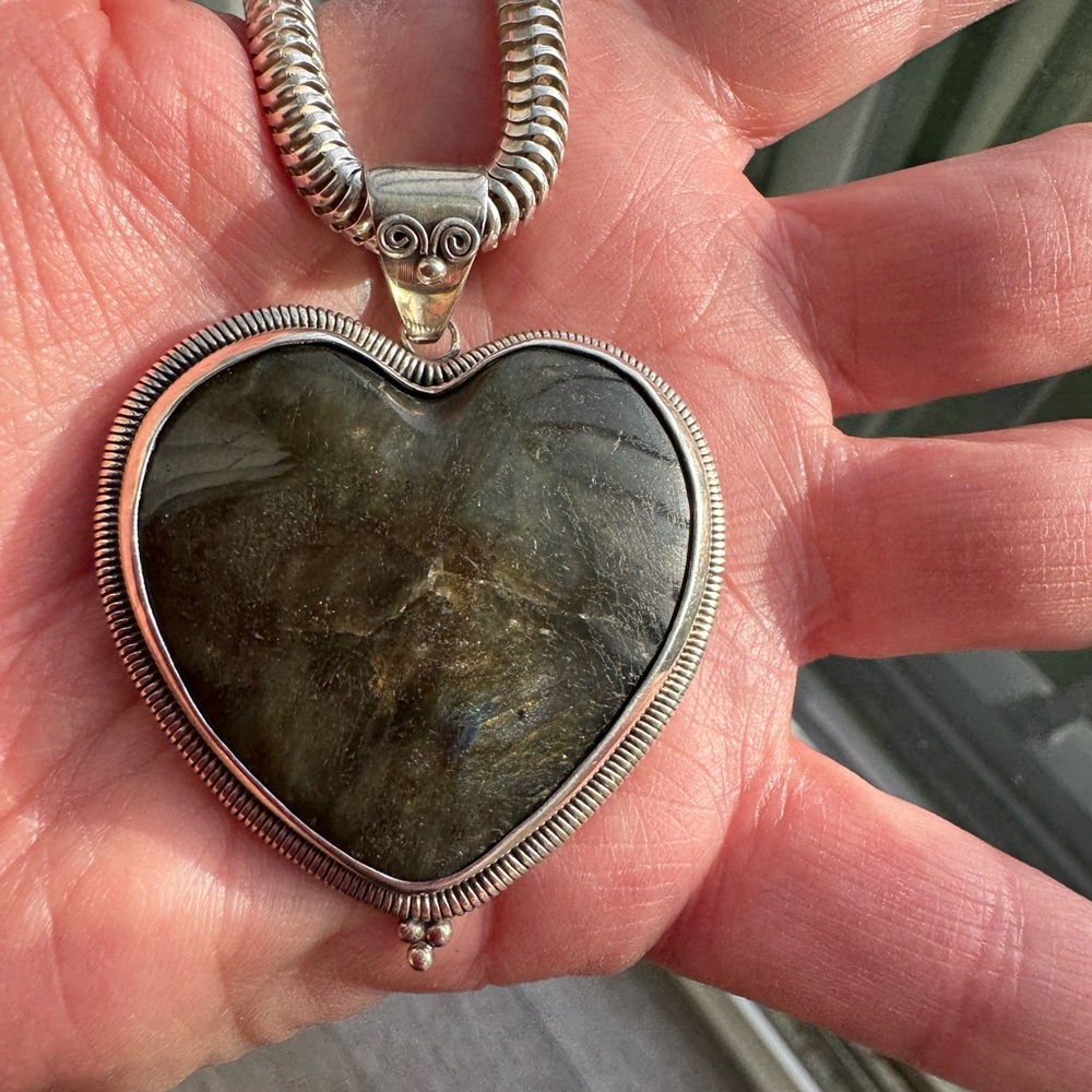 INCREDIBLE LABRADORITE HEART-925 PENDANT